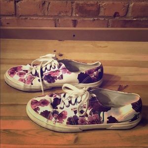 Cute Superga white sneakers w/ purple flowers 🌸